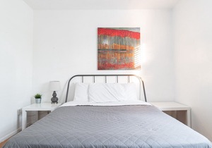 New Listing! Thrifty + functional 1BD Apt near AUS and downtown