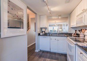 NEW LISTING - Renovated Ocean Front Harbor Island Villa