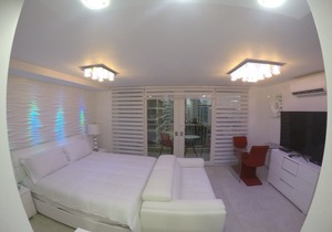 NEW - LUXURIOUS MODERN STUDIO - STEPS TO THE BEACH, RESTAURANTS AND HOTELS