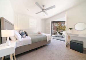 New modern 2 bedrooms unit in Castor Bay & Milford near Takapuna walk to beach and mall