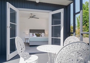 New modern 2 bedrooms unit in Castor Bay & Milford near Takapuna walk to beach and mall