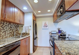 NEW! Mountain Condo, Outdoor Hot Tubs, Stunning Summer Views - 201C