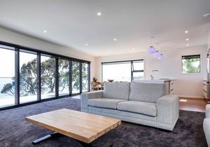 NEW! Oakura Beach Front Apt #2