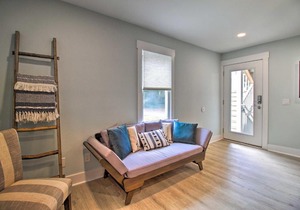 NEW! Renovated 2 Bed 2 Bath Apartment Downtown