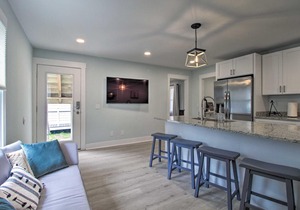 NEW! Renovated 2 Bed 2 Bath Apartment Downtown