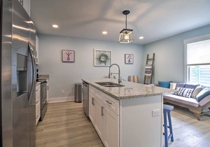 NEW! Renovated 2 Bed 2 Bath Apartment Downtown