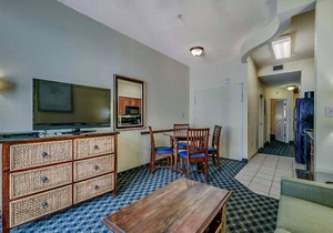 · NEW! Stunning Condo, Sleeps 6. Waterpark, Pools and Lazy Rivers!