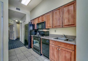 · NEW! Stunning Condo, Sleeps 6. Waterpark, Pools and Lazy Rivers!