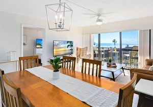 NEW Stylish & Bright Penthouse w/Ocean Views ♥