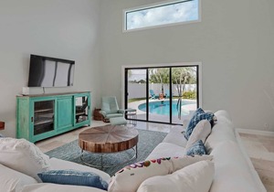 NEW! Walk to the Beach Juno Beauty w/ Pool & Bikes