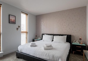 Newly refurbished 1 bed w balcony, Elephant Castle and Kennington, by GuestReady