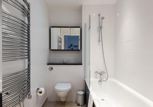 Newly refurbished 1 bed w balcony, Elephant Castle and Kennington, by GuestReady