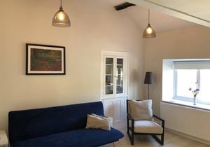 Newly refurbished, modern apartment in Hathersage, with parking
