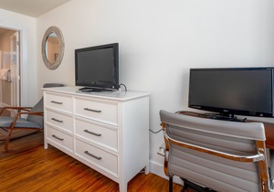 Newly Remodeled! Sunny Days B302 at Park Pointe with community pool.