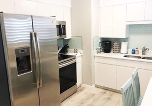 Newly Renovated - Modern Apartment - 2 of 4