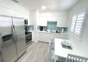 Newly Renovated - Modern Apartment 4 of 4