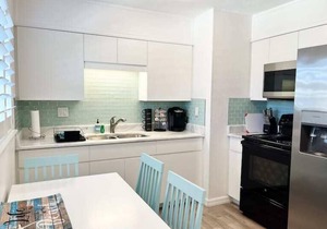 Newly Renovated - Modern Apartment 3 of 4
