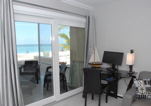Newly Renovated Ocean Front On Seven Mile Beach Cayman Reef Resort#32