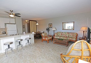 🌴Newly updated ocean view condo located close to the ocean🌴