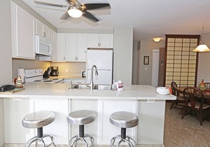 🌴Newly updated ocean view condo located close to the ocean🌴
