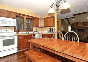 NF17- Cool Creek side home! Hot Tub! Pets ok!