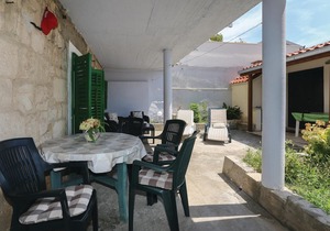 Nice apartment in Kastel Kambelovac