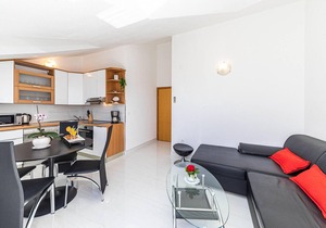 Nice apartment in Kastel Kambelovac
