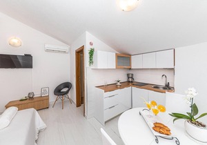 Nice apartment in Kastel Kambelovac