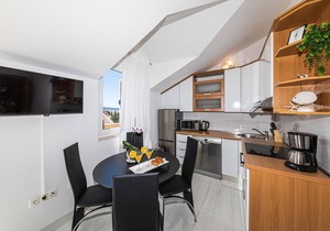 Nice apartment in Kastel Kambelovac