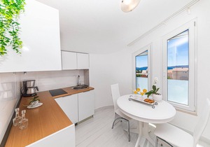 Nice apartment in Kastel Kambelovac