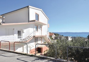 Nice apartment in Dugi Rat with WiFi
