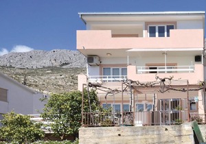 Nice apartment in Dugi Rat with WiFi
