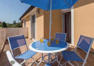 Nice Apartment In Kastel With Kitchen
