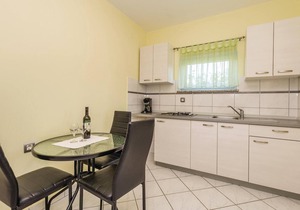 Nice apartment in Povljana with WiFi