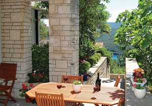 Nice apartment in Rabac with kitchen