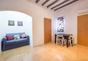 Nice apartment in the historic and commercial center of Reus.