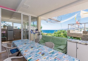 Nice apartment in Utjeha with kitchen