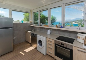 Nice apartment in Utjeha with kitchen
