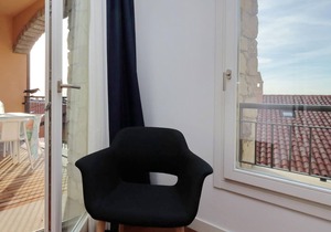 Nice apartment with sea view, located a few hundred meters from the sandy beach.
