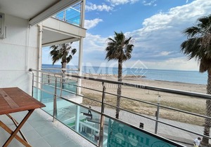 Nice appartment situated on the sea front.