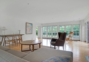 Nice cottage with wood stove and idyllic garden, close to wonderful sandy beach.