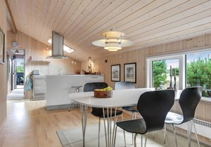 Nice home in ålbæk with WiFi