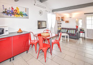 Nice home in Aubignan