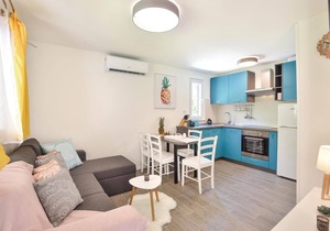 Nice home in Blato na Cetini