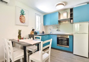 Nice home in Blato na Cetini