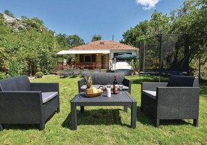Nice home in Blato na Cetini