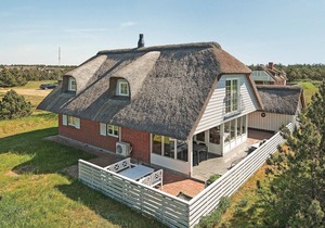 Nice home in Blåvand with WiFi