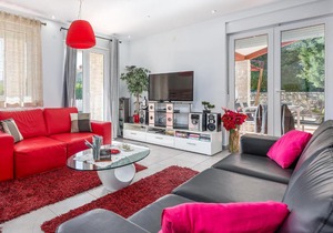 Nice Home In Bratulici With 3 Bedrooms, Sauna And Outdoor Swimming Pool
