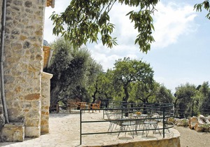 Nice home in Estellencs with kitchen