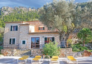 Nice home in Estellencs with kitchen